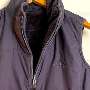 IT’S FALL Y’ALL! Snag this cute NORTHFACE REVERSIBLE VEST!
PERFECT FOR FALL 🍁 🥾